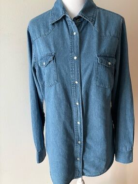 Vintage 1990’s Millennium Classic Blue Denim Ladies Snap Western Shirt Sz. L